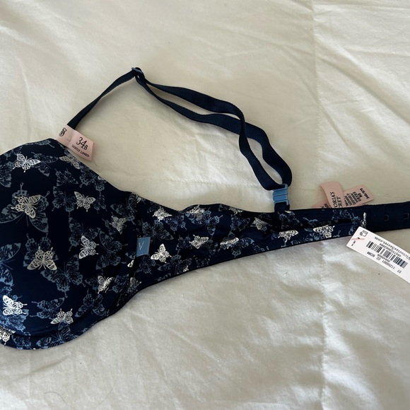 NWT -VICTORIA'S SECRET
Sexy Tee Smooth Lightly Lined Demi Bra 34B - Picture 3 of 4